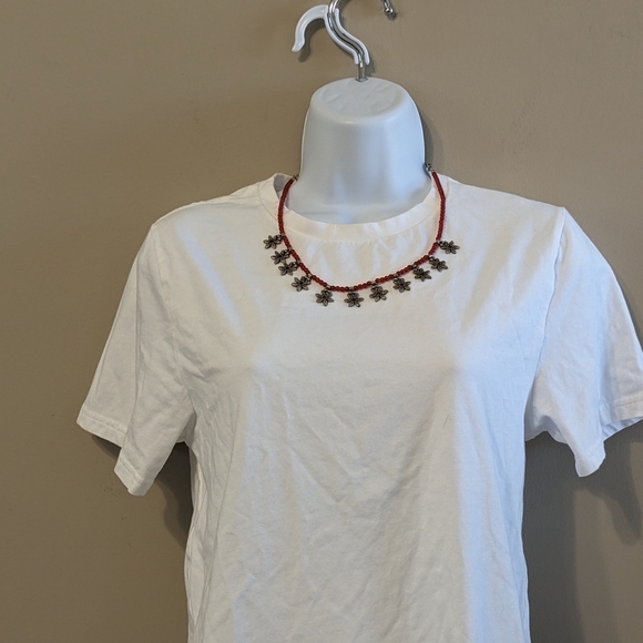 Necklace with Red beads and Flower Charms - Picture 6 of 8